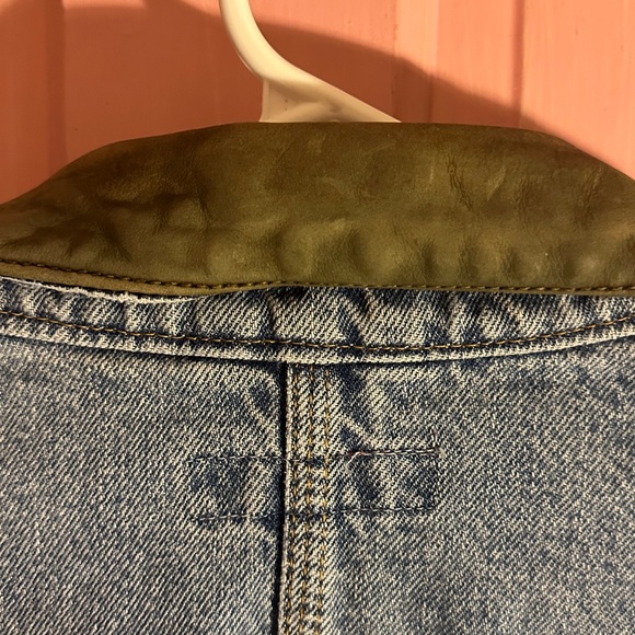 EUC Vintage Denim jacket - Picture 4 of 7